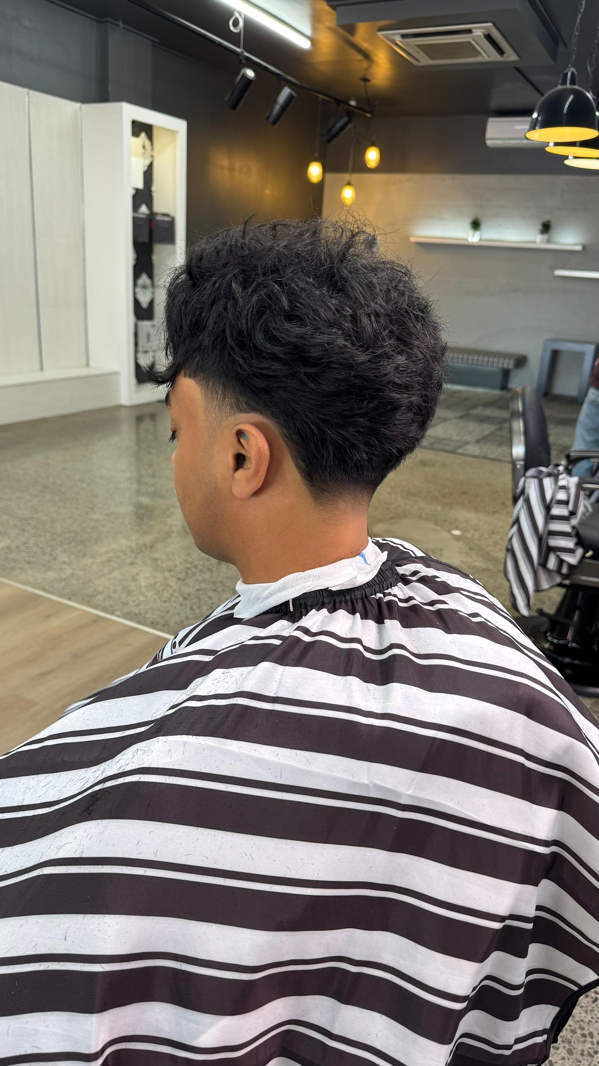 Textured fringe with low taper